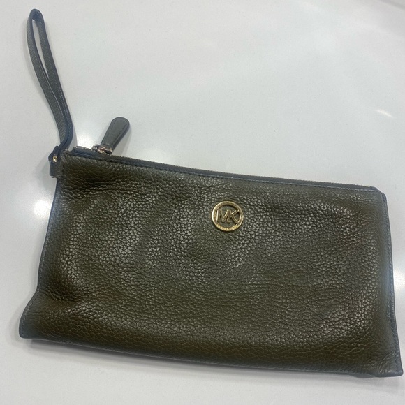 Michael Kors Wristlet - Picture 1 of 5